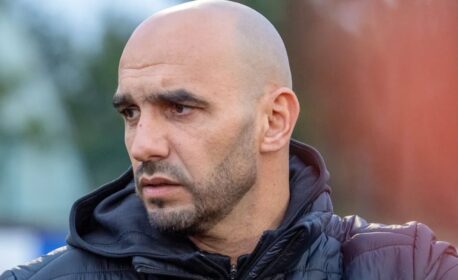 تفاصيل تعرض وليد الركراكي لإهانات ومعاملة غير لائقة بمطعم في الرباط