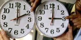 هاهي فروسكم… الوزارة قالت لكم غادي ترجعو إلى الساعة القانونية نهار الاحد المقبل وغادي ترجعو تاني للساعة الاضافة بعد رمضان