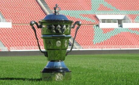 فضيحة تحكيمية بكأس العرش: قرار غريب يثير الجدل في الدور الأول