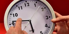 8 سنوات من المعاناة.. المغاربة يرفضون العودة لـ”ساعة رونو” بعد رمضان