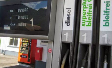 ارتفاع أسعار المحروقات بالمغرب ابتداء من الإثنين المقبل قد تصل 1.60 درهما في الغازوال