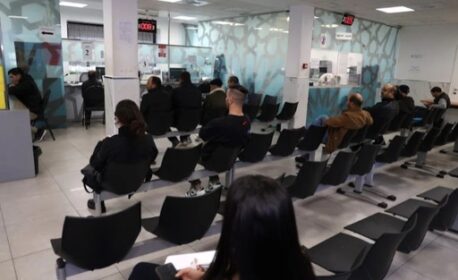 دفعات جديدة من شواهد حسن السيرة تقرب المهاجرين المغاربة من تسوية أوضاعهم بإسبانيا