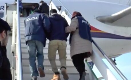 مراكز احتجاز للمهاجرين خارج الاتحاد الأوروبي تدخل حيز التنفيذ