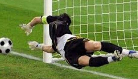 توقيف حارس مرمى مغربي متلبس بسرقة دراجة نارية يثير استنكار الوسط الرياضي