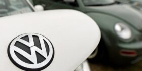 “فولكسفاغن” تقر بتوجهها نحو تصنيع مكونات لـ”القبة الحديدية” الإسرائيلية