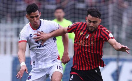 بعشرة لاعبين.. آسفي يخرج بنتيجة إيجابية من الجزائر