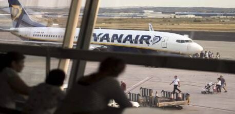 أسعار الطيران تضاعفت.. هل يتأثر موسم عودة الجالية إلى المغرب؟