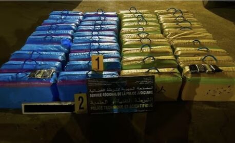 لوحات مزورة وشحنة ضخمة من الشيرا.. إسقاط تاجر مخدرات بسوق الأربعاء الغرب